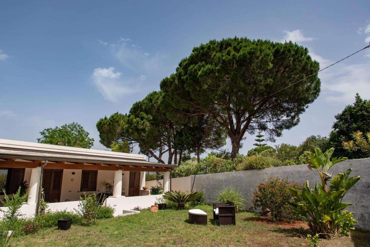 Maria Tindara "La Locanda" Vulcano  Luaran gambar